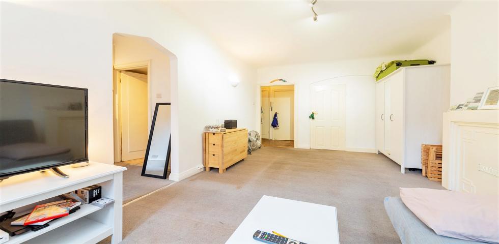 			HEATING and HOT WATER INCLUDED, 1 Bedroom, 1 bath, 1 reception Apartment			 Mortimer Crescent , MAIDA VALE/ST JOHNS WOOD